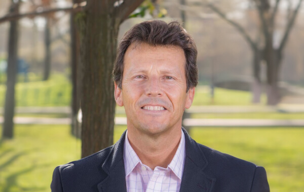 Eduardo Romo, Socio fundador de Más Consciente